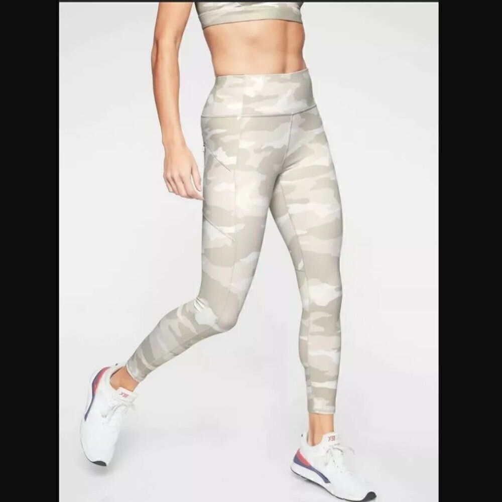 Athleta Camo Contender 7/8 Tight | Size S